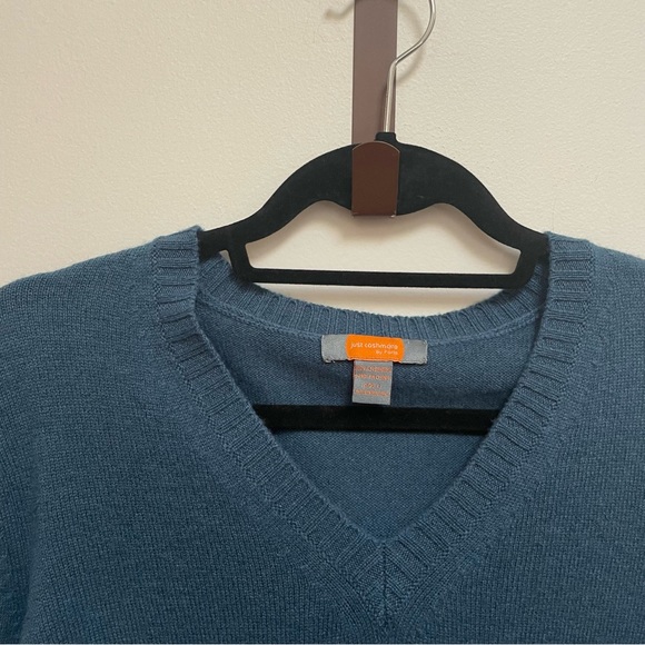 100% Cashmere Blue V-Neck Sweater from Just Cashmere by Forte Size Large - Picture 2 of 3
